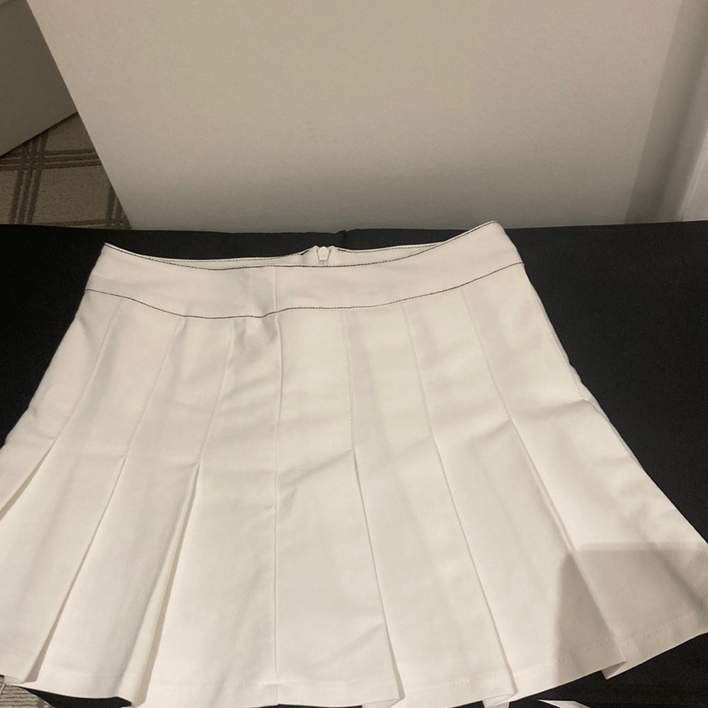 Adorable pleated white tennis skirt